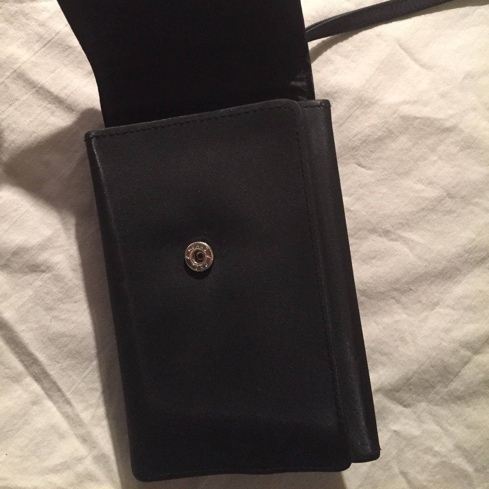 Cross Body Wallet - Picture 3 of 7